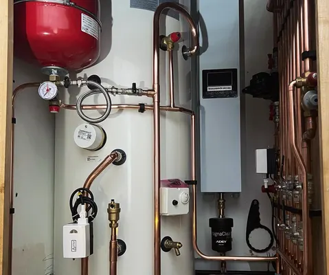 Hot water cylinder with expansion vessel, Las Vegas